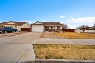 412 S Elm Ave, Eaton, CO 80615 - Photo 1