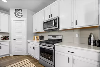 2102 Bouquet Dr, Windsor, CO 80550 - Photo 9