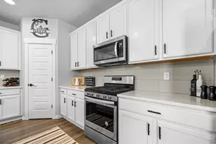 2102 Bouquet Dr, Windsor, CO 80550 - Photo 9