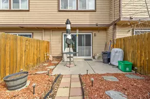 985 W 10th St, Loveland, CO 80537 - Photo 29