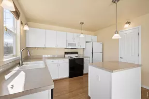 819 Thornwood Cir, Longmont, CO 80503 - Photo 5