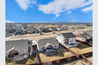 2069 Covered Bridge Pkwy, Windsor, CO 80550 - Photo 37