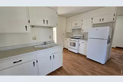 215 Platte St, Sterling, CO 80751 - Photo 9