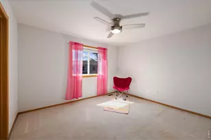 1410 Wildrose Dr, Longmont, CO 80503 - Photo 25