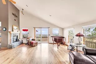 11730 Pointe View Dr, Longmont, CO 80503 - Photo 9