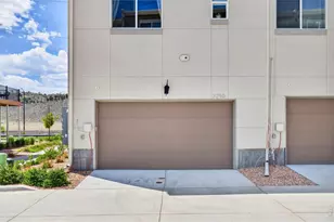 2250 S McIntyre St, Lakewood, CO 80228 - Photo 37