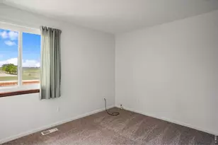 2460 Sunset Dr, Longmont, CO 80501 - Photo 13
