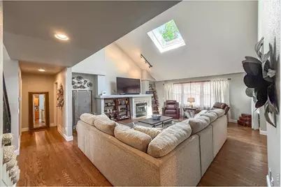 2000 Ridgeview Dr, Longmont, CO 80504 - Photo 5