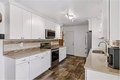 1905 W 23rd St, Loveland, CO 80538 - Photo 11