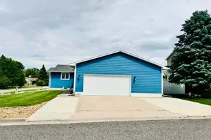 330 W Grant St, Haxtun, CO 80731 - Photo 3