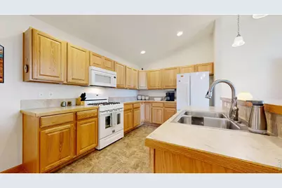 479 E 27th St, Loveland, CO 80538 - Photo 13