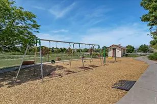 2556 Des Moines Dr, Fort Collins, CO 80525 - Photo 23