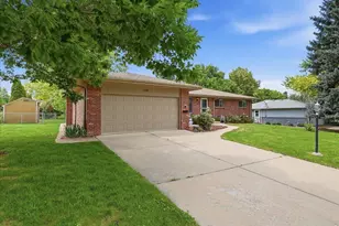 1805 Agate Ct, Loveland, CO 80538 - Photo 3