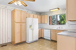 1024 Oxford Ln, Fort Collins, CO 80525 - Photo 7