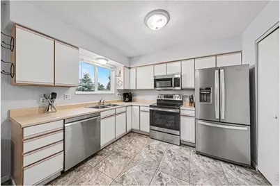2056 S Colorado Ave, Loveland, CO 80537 - Photo 9