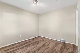 2060 Bennington Cir, Fort Collins, CO 80526 - Photo 5