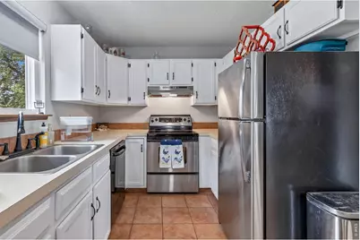 4210 W 22nd St, Greeley, CO 80634 - Photo 7