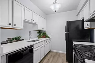 3121 S Tamarac Dr, Denver, CO 80231 - Photo 5
