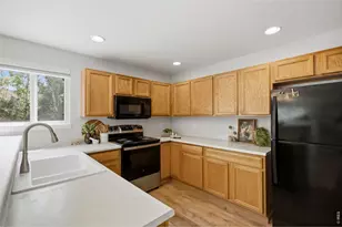 1227 Dewey Dr, Fort Collins, CO 80526 - Photo 15