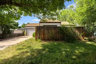 512 Locust Grove Dr, Fort Collins, CO 80521 - Photo 3