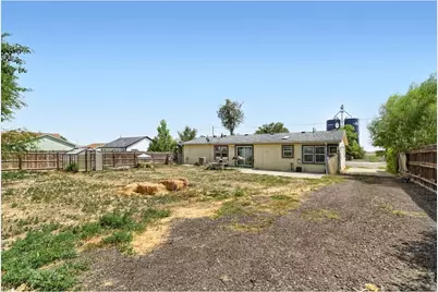 415 E Woodward Ave, Keenesburg, CO 80643 - Photo 15