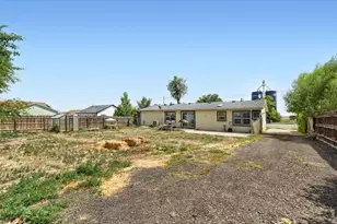 415 E Woodward Ave, Keenesburg, CO 80643 - Photo 15