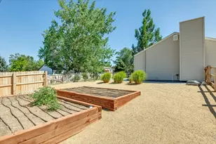 2058 Sumac St, Longmont, CO 80501 - Photo 31