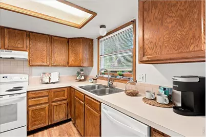 228 E 42nd St, Loveland, CO 80538 - Photo 9