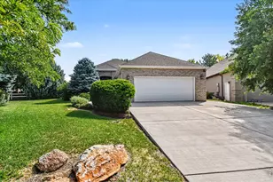 915 Falcon Ridge Ct, Eaton, CO 80615 - Photo 3