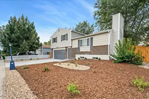 2433 Sunset Dr, Longmont, CO 80501 - Photo 3