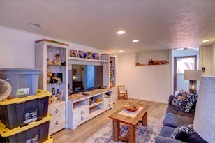 909 Riverside Dr, Estes Park, CO 80517 - Photo 37