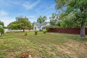 1050 W 8th St, Loveland, CO 80537 - Photo 39
