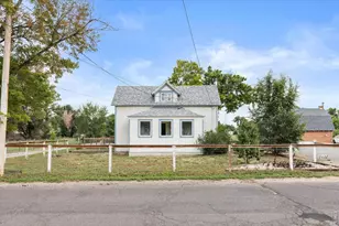 2422 W 1st St, Greeley, CO 80631 - Photo 3
