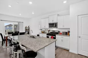 27671 E Byers Ave, Aurora, CO 80018 - Photo 9