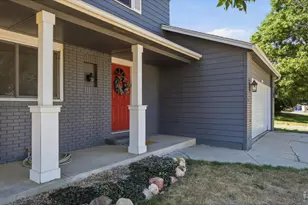 2409 Flagstone Ct, Fort Collins, CO 80525 - Photo 3