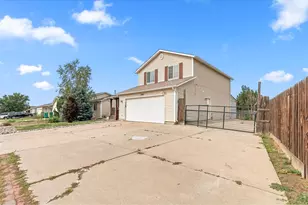 3905 Dove Ln, Evans, CO 80620 - Photo 3