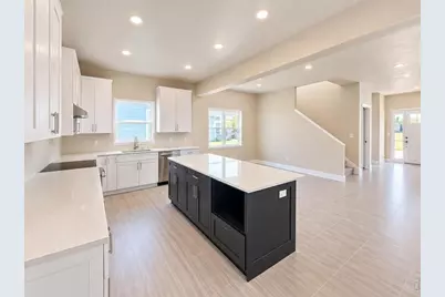 1658 Taft Gardens Cir, Loveland, CO 80537 - Photo 3