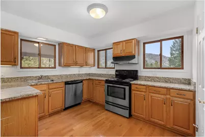 42 Ottawa Ct, Lyons, CO 80540 - Photo 3