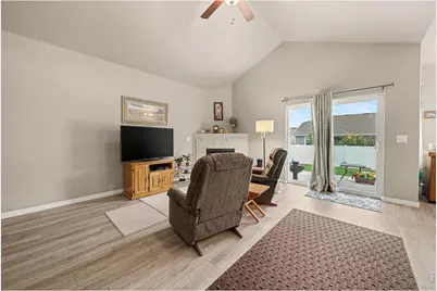 1237 Tipton St, Berthoud, CO 80513 - Photo 3