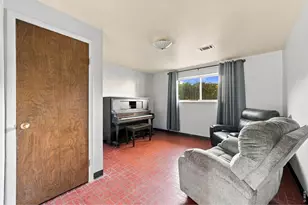 2404 N Van Buren Ave, Loveland, CO 80538 - Photo 19