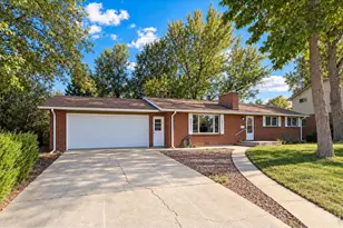1048 Kane Dr, Longmont, CO 80501 - Photo 3