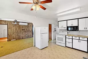 504 Jefferson St, Sterling, CO 80751 - Photo 3
