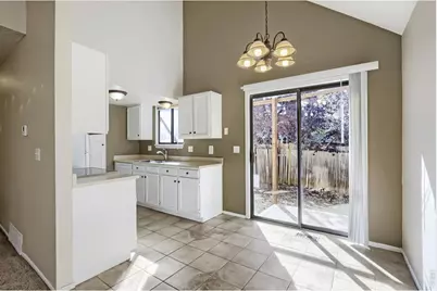 1021 Townley Cir, Longmont, CO 80501 - Photo 7
