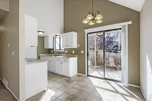 1021 Townley Cir, Longmont, CO 80501 - Photo 7