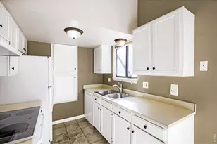 1021 Townley Cir, Longmont, CO 80501 - Photo 9