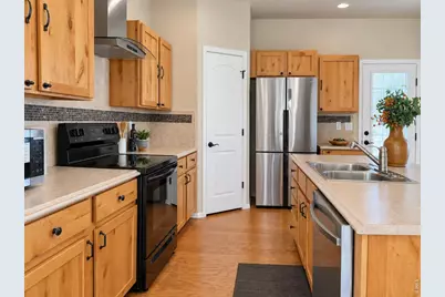 938 Highline Dr, Loveland, CO 80538 - Photo 11