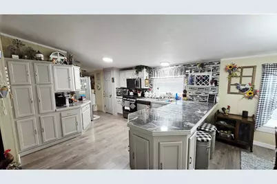 4114 Saltgrass Ln, Evans, CO 80620 - Photo 5
