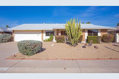 10704 W Camelot Circle, Sun City, AZ 85351 - Photo 1