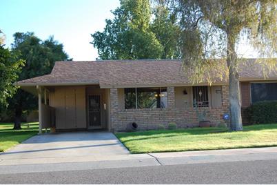 10112 W Candlewood Drive, Sun City, AZ 85351 - Photo 1