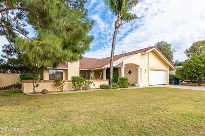 416 W Straford Drive - Photo 1
